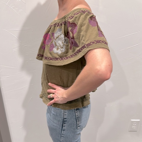 Free People Ruffle Sleeveless Army Green Shirt Embroidered Detail Sz XS - Picture 4 of 7